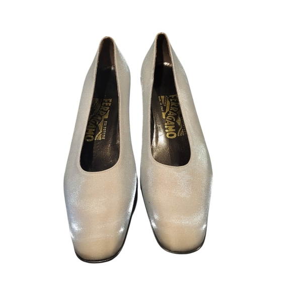 Vintage SALVATORE FERRAGAMO Gray Shimmer Block Pumps Size 7 AA Narrow - Picture 2 of 9